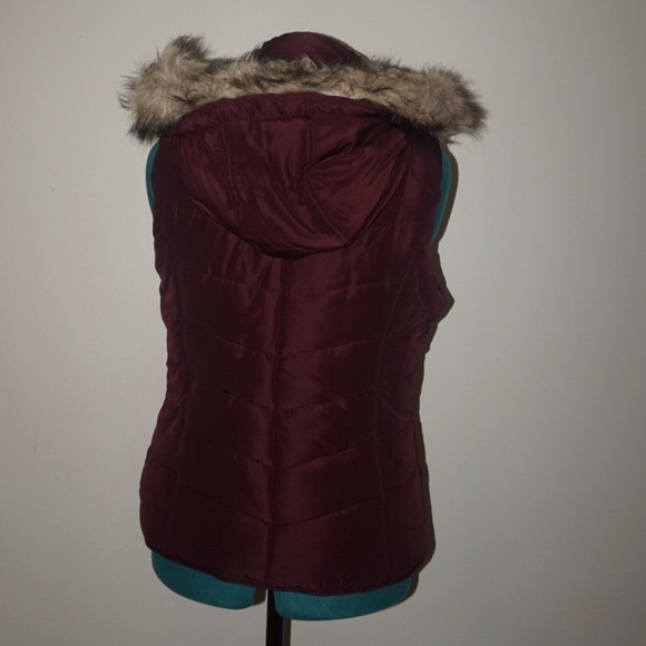 Cute Burgundy Vest With Hood - Picture 2 of 4